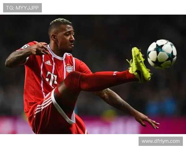 拜仁球迷赛前高举横幅强烈抗议博阿滕重返俱乐部实习事件 拜仁球迷赛前高举横幅强烈抗议博阿滕重返俱乐部实习事件